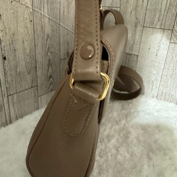 Aigner Tan Leather Shoulder Bag - Picture 4 of 13